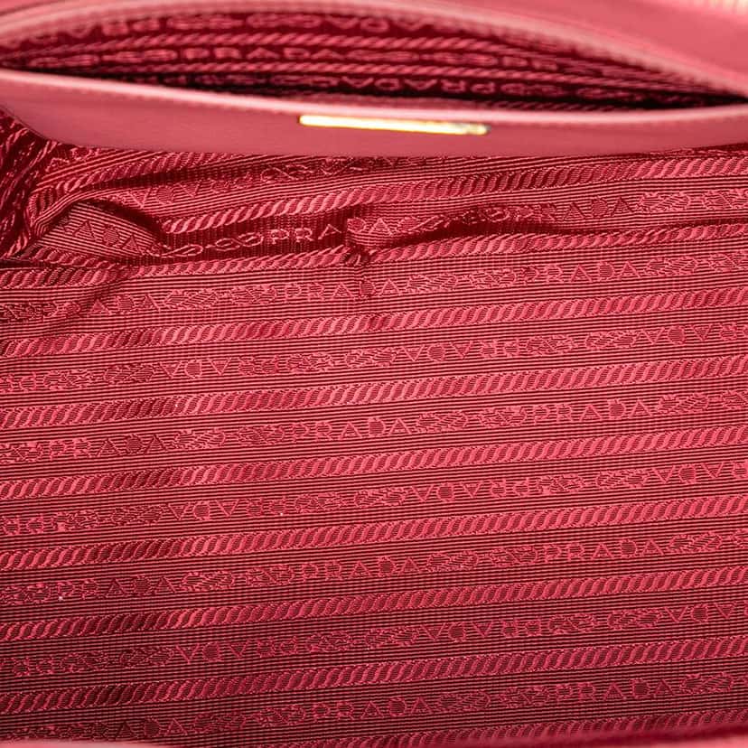 Prada Medium Saffiano Lux Galleria Double Zip Satchel Pink Leather Very good condition - Model View