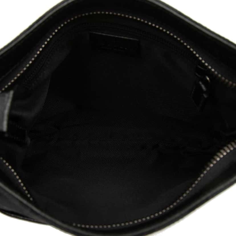Gucci GG Canvas Crossbody Black Canvas Very good condition - Model View