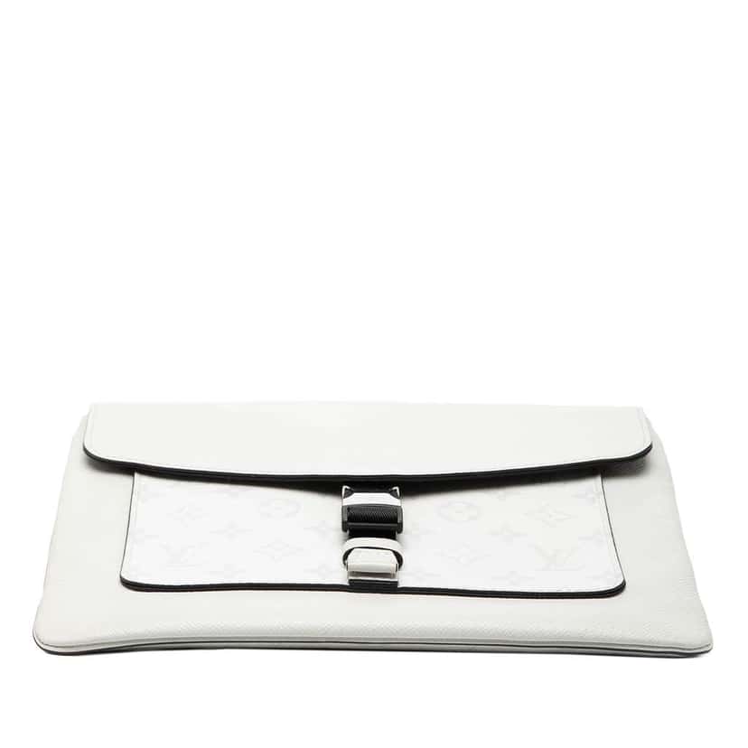 Louis Vuitton Taigarama Outdoor Flap Messenger White Leather Good condition - Inside View