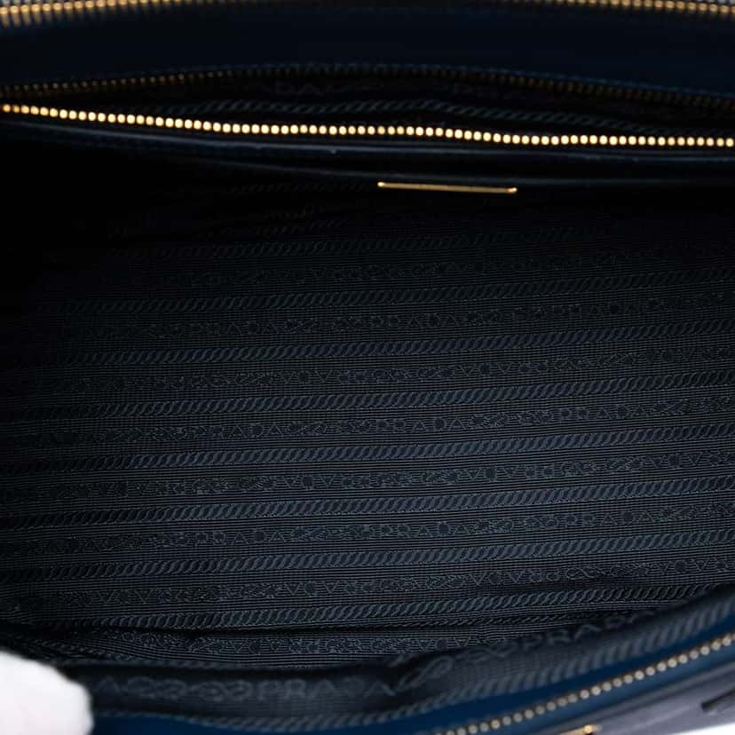 Prada Medium Saffiano Lux Galleria Double Zip Satchel Blue Leather Very good condition - Model View