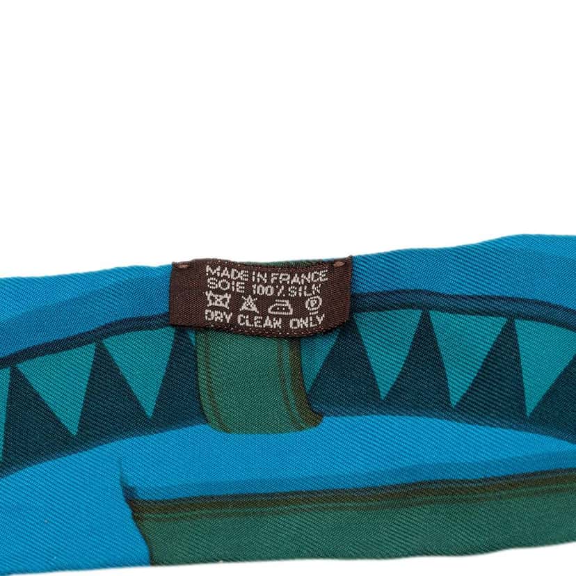 Hermès Couvertures et Tenues de Jour Surteint Silk Twilly Scarf Blue Silk Never worn - Back View