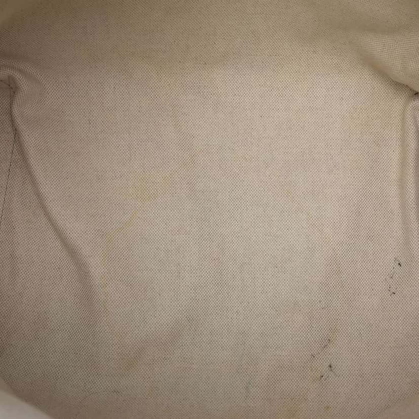 Gucci Medium GG Canvas Craft Tote Beige Very good condition - Model View