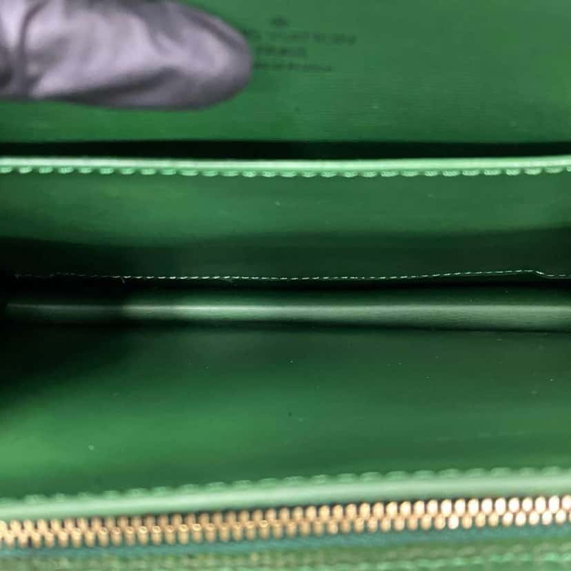 Louis Vuitton Epi Capucines Green Leather Very good condition - Model View