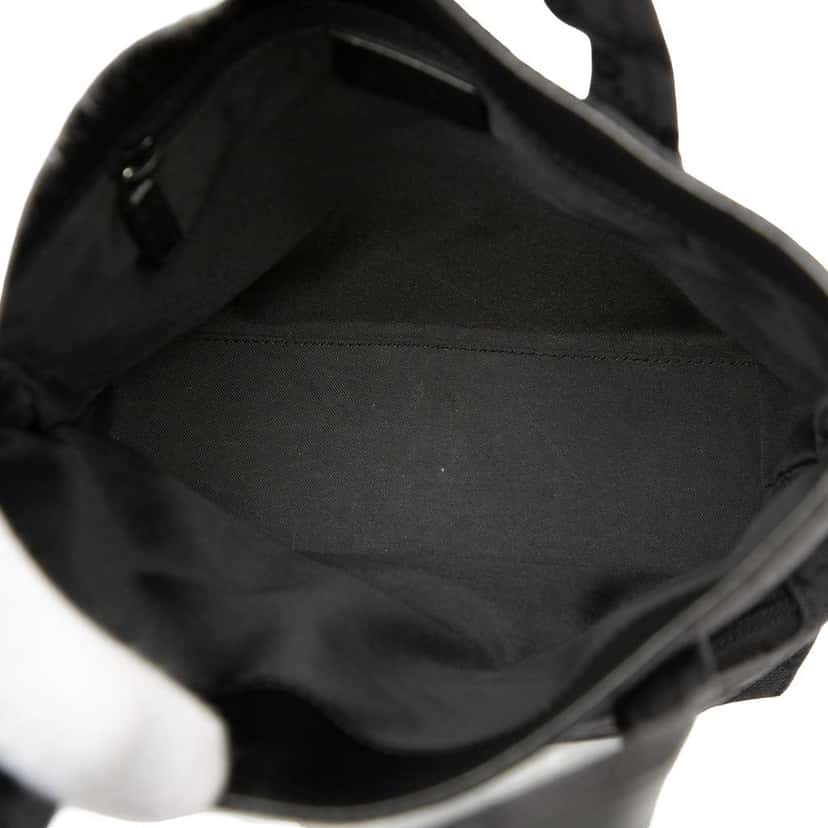 Gucci GG Canvas Handbag Black Canvas Very good condition - Model View