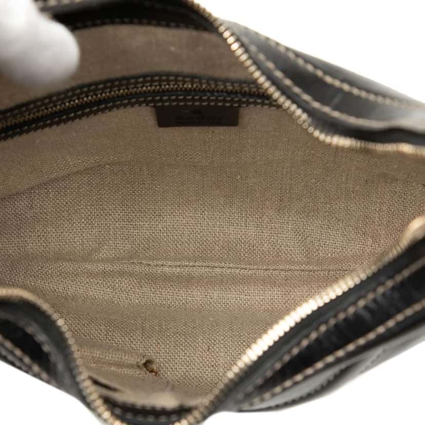 Gucci Leather Hysteria Crest Shoulder Bag Black Leather Good condition - Model View