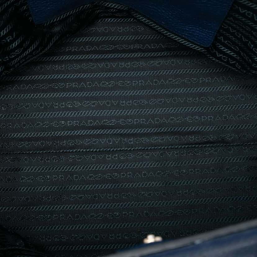 Prada Vitello Daino Open Convertible Tote Blue Leather Good condition - Model View