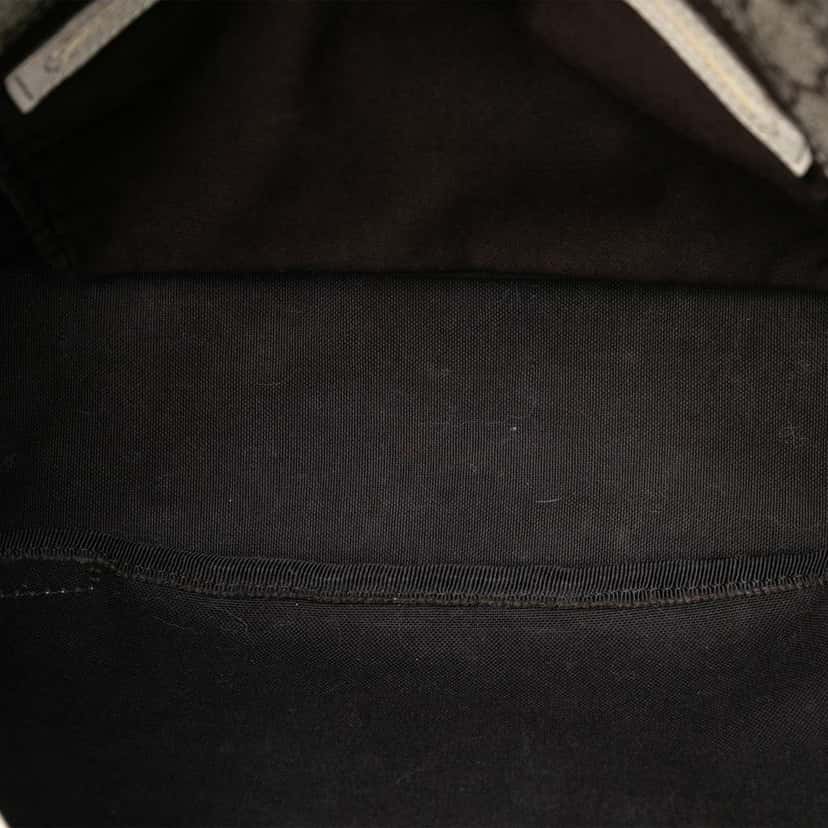 Gucci GG Supreme Crossbody Beige Good condition - Model View