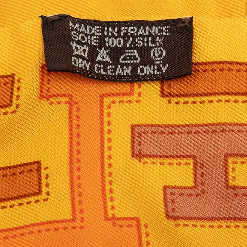 Hermès H Silk  Twilly Scarf Orange Silk Good condition - Model View