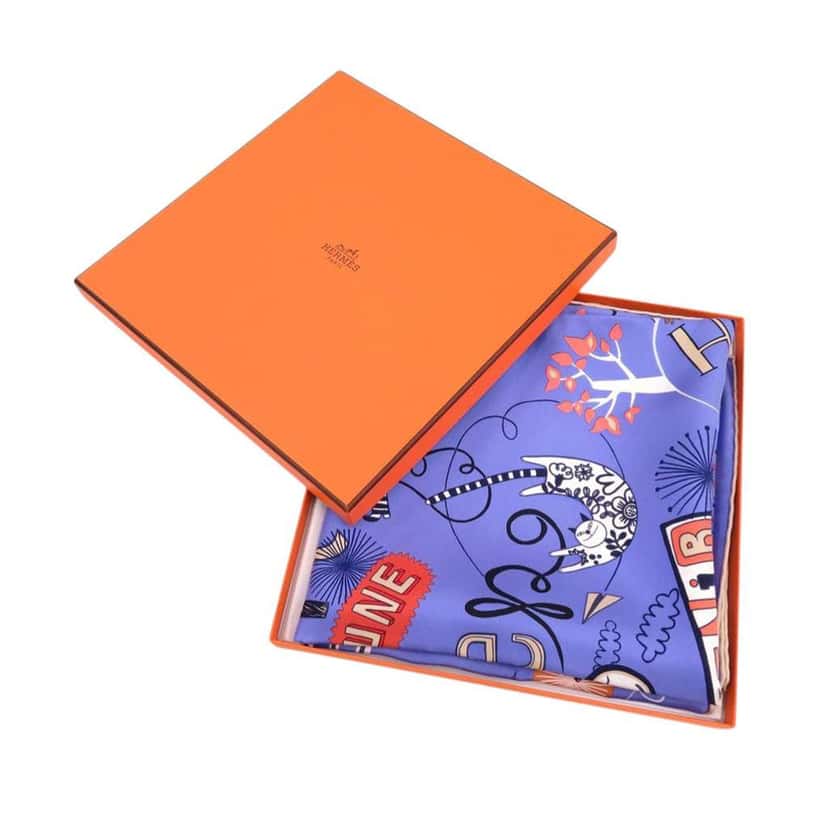 Hermès Les Confessions Silk Scarf 90 Purple Silk Good condition - Model View