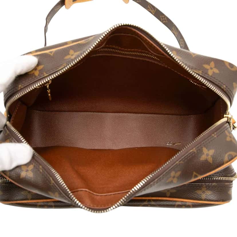 Louis Vuitton Monogram Nil Crossbody Brown Good condition - Model View