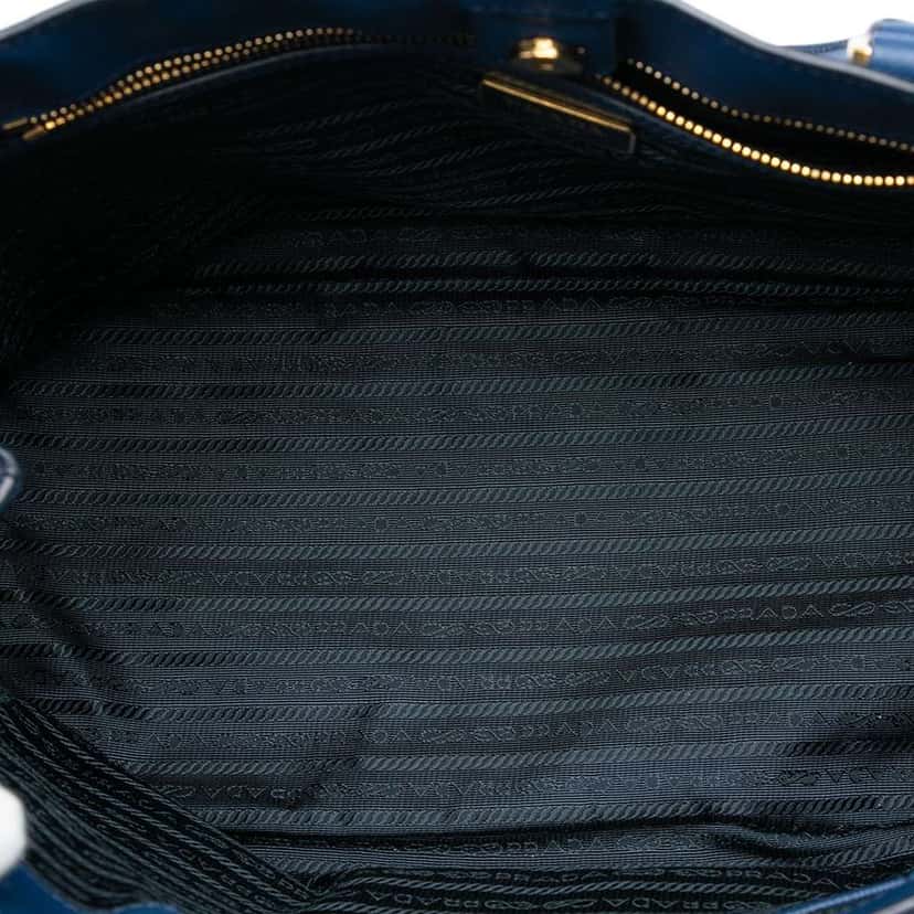 Prada Large Saffiano Lux Galleria Tote Blue Leather Good condition - Model View