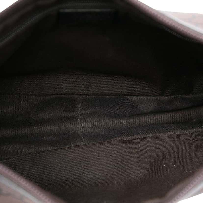 Gucci GG Canvas Shoulder Bag Brown Canvas Good condition - Model View