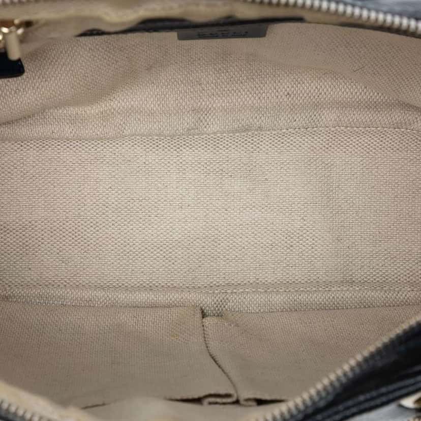 Gucci Patent Soho Chain Zip Shoulder Bag Blue Leather Good condition - Model View