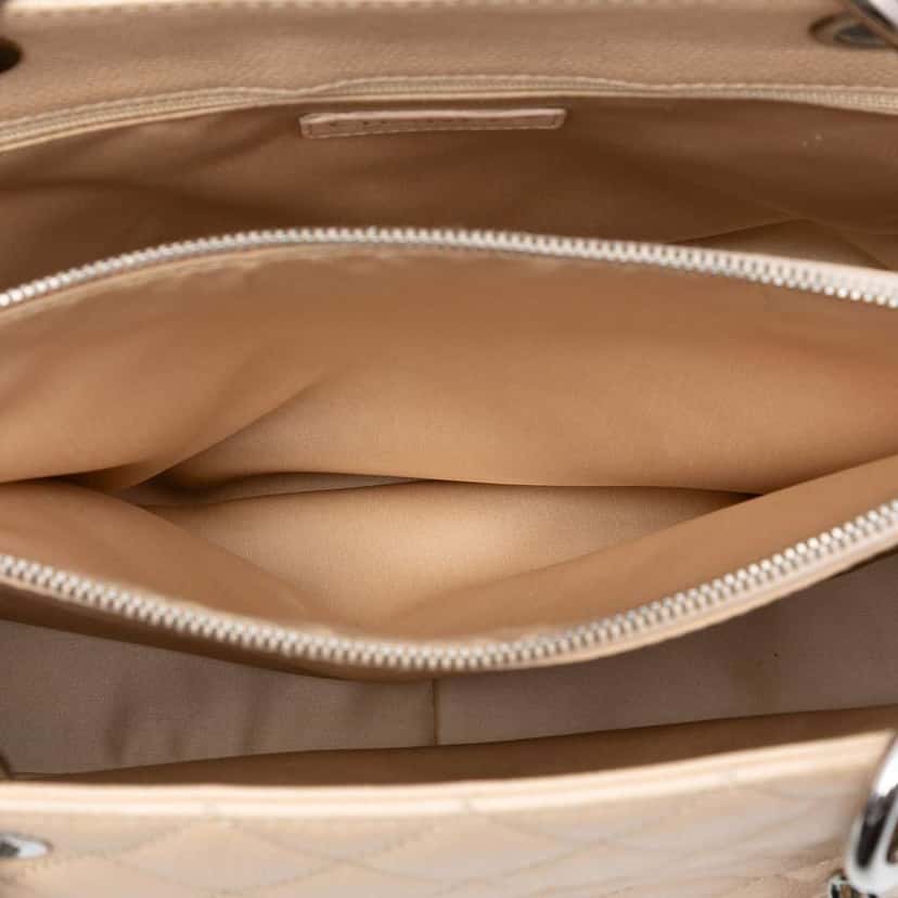Chanel Caviar Grand Shopping Tote Brown Leather Very good condition - Model View