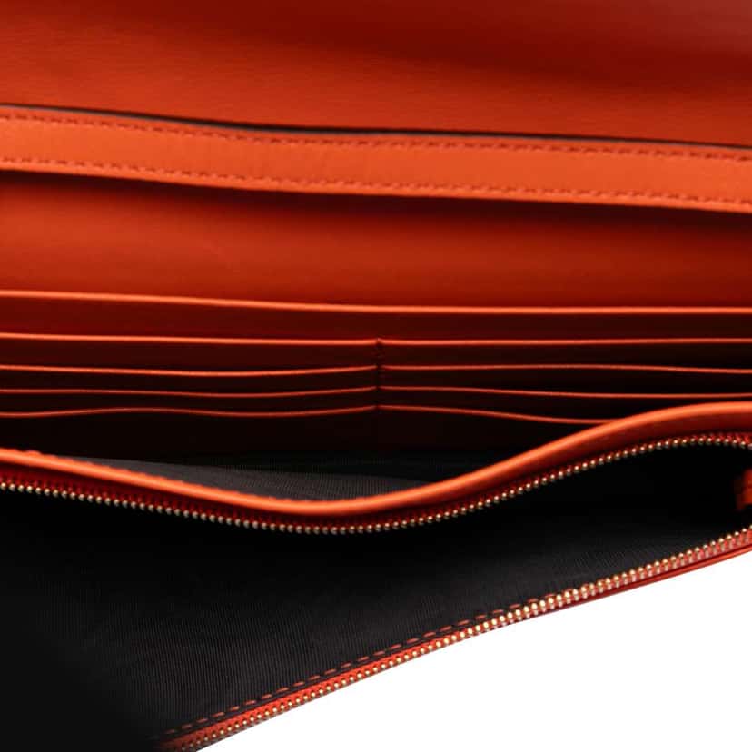 Gucci Microguccissima Wallet on Strap Orange Leather Good condition - Model View