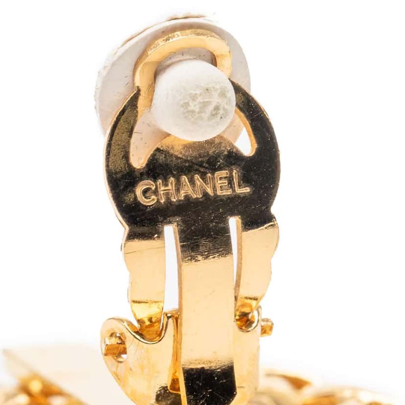Chanel CC Gold Plated Wheat Medallion Clip On Earrings Gold Metal Good condition - Inside View
