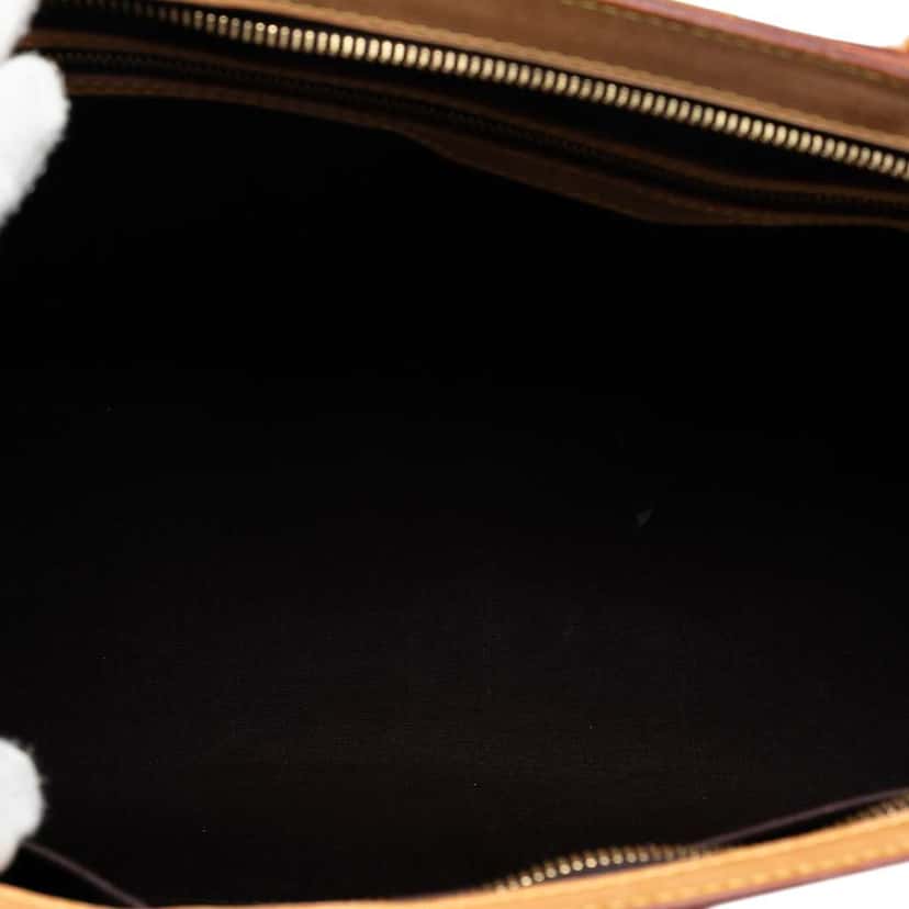 Louis Vuitton Monogram Vernis Brea GM Purple Leather Good condition - Model View