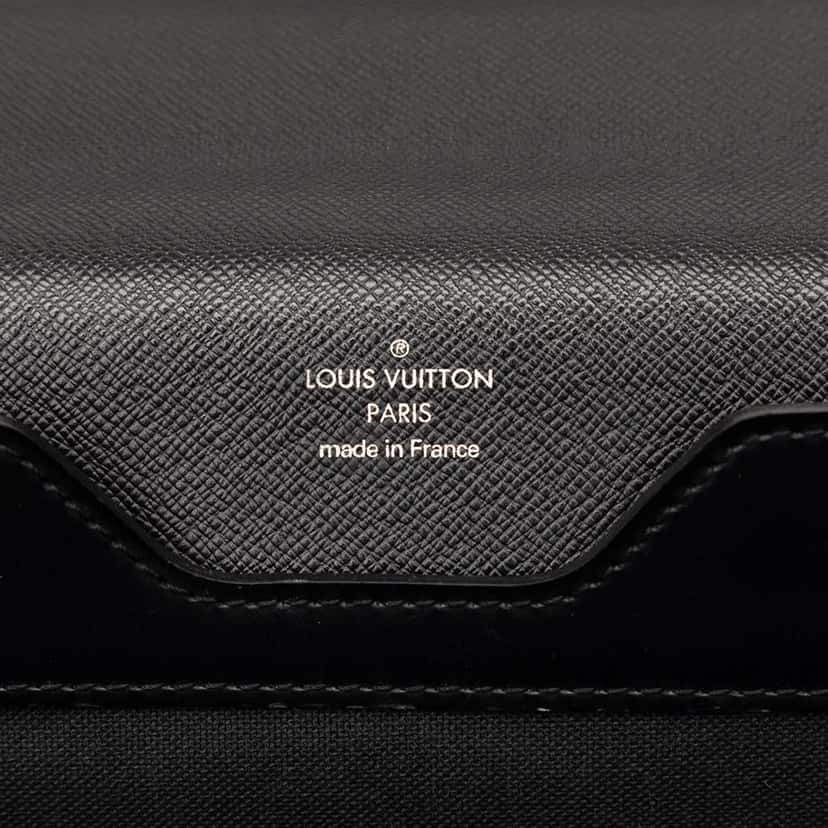 Louis Vuitton Taiga Robusto 1 Black Leather Very good condition - Box View