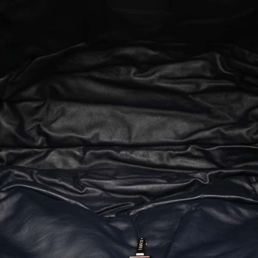 Chanel Large Quilted Nylon Reversible Coco Cocoon Tote Red Good condition - Model View