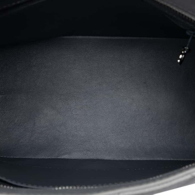 Chanel Caviar Medallion Tote Grey Leather Very good condition - Model View