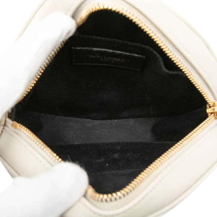 Saint Laurent Grain De Poudre Chevron Round Vinyle Camera Bag White Leather Good condition - Model View