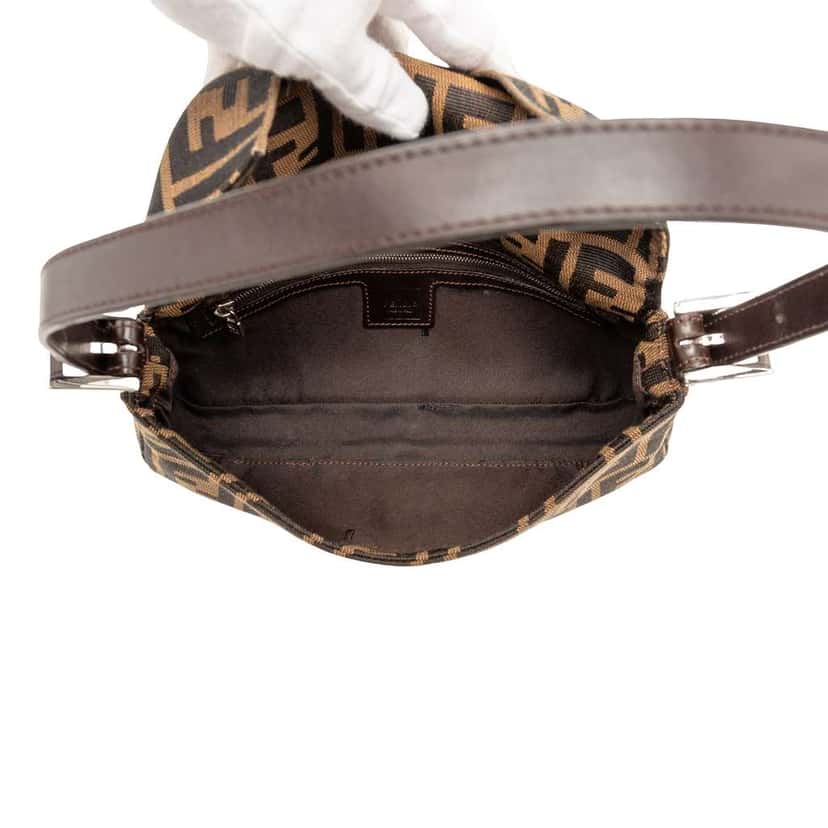 Fendi Zucca Canvas Baguette Brown Canvas Good condition - Model View
