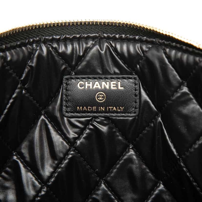 Chanel Medium Quilted Lambskin Camellia O Case Clutch Black Leather Good condition - Box View