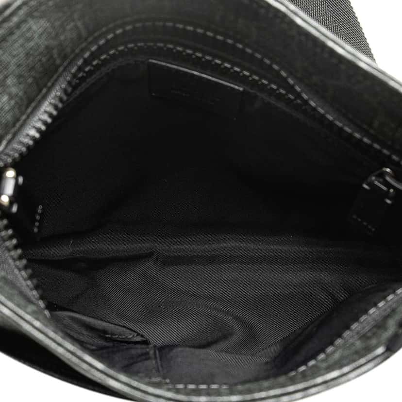 Gucci GG Supreme Crossbody Black Canvas Good condition - Model View