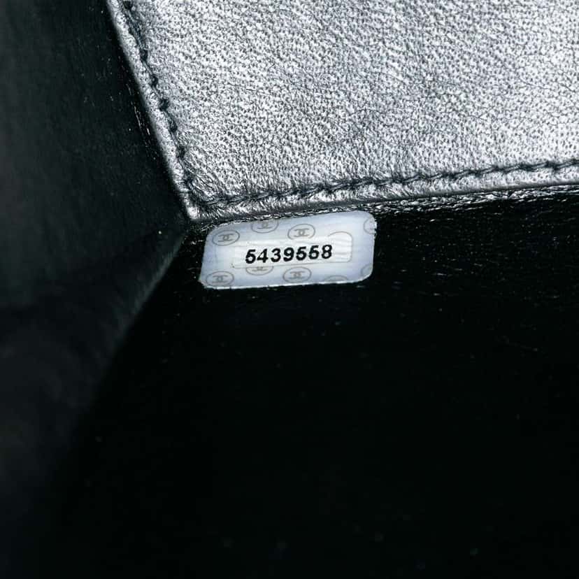 Chanel Grained Calfskin Flap Crossbody Black Leather Good condition - Box View