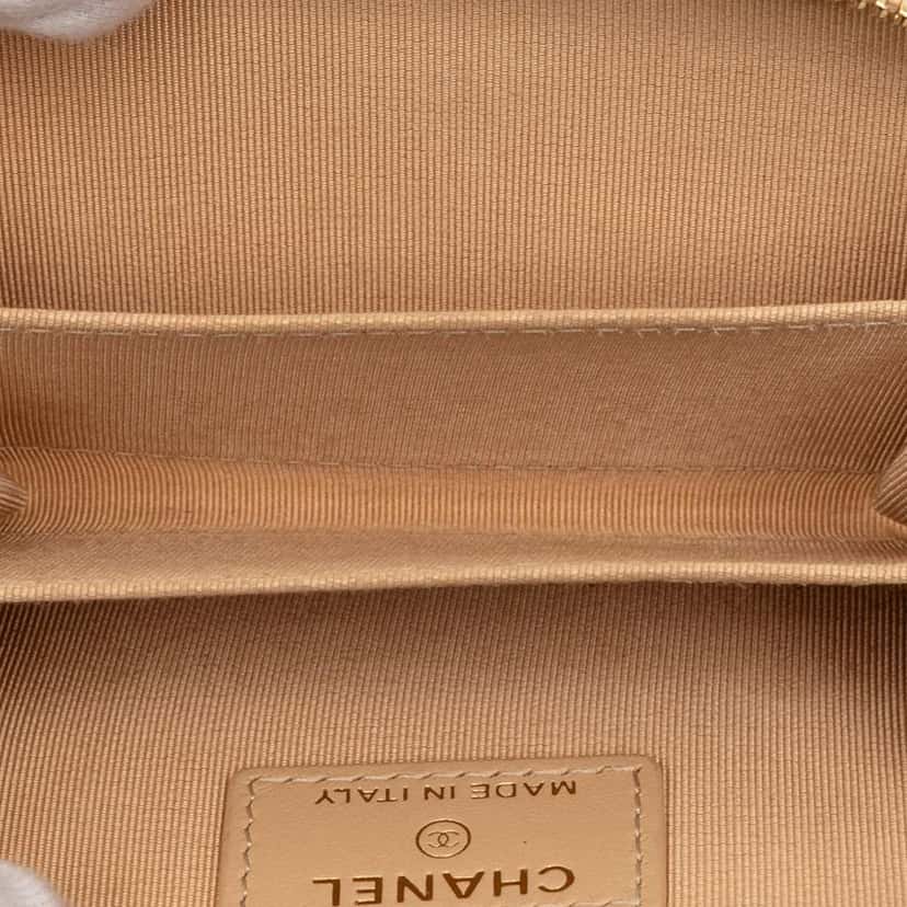 Chanel CC Quilted Caviar Zippy Coin Pouch Beige Leather Good condition - Model View