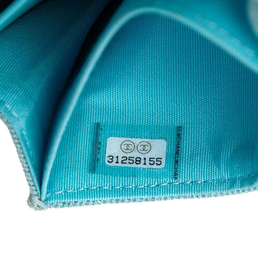 Chanel Quilted Denim 19 Card Holder with Chain Blue Denim Good condition - Box View