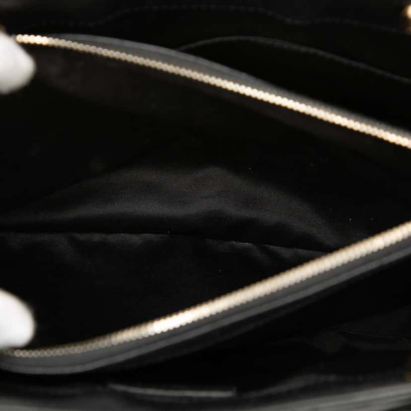 Chanel Caviar Grand Shopping Tote Black Leather Good condition - Model View