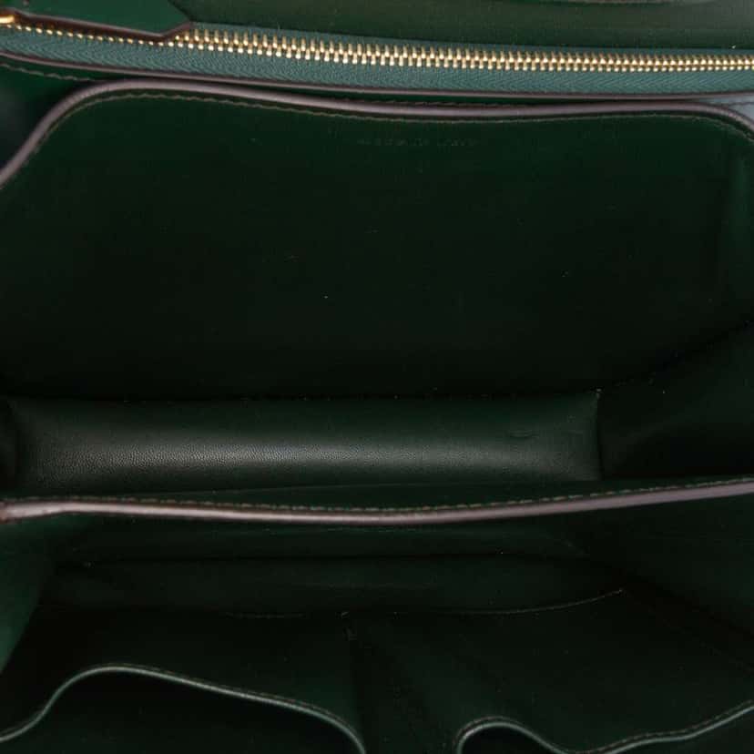 Celine Medium Calfskin Classic Box Green Leather Good condition - Model View