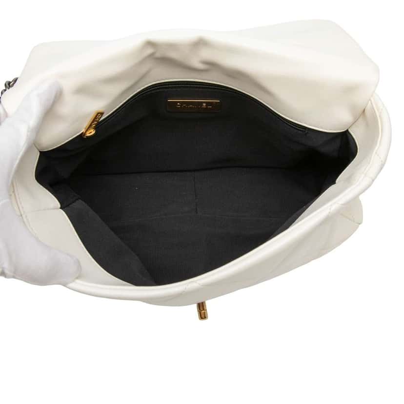 Chanel Large Lambskin 19 Flap White Leather Good condition - Model View