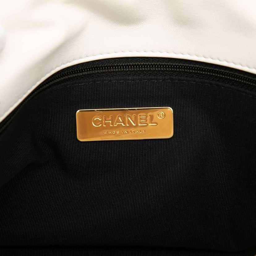 Chanel Large Lambskin 19 Flap White Leather Good condition - Box View