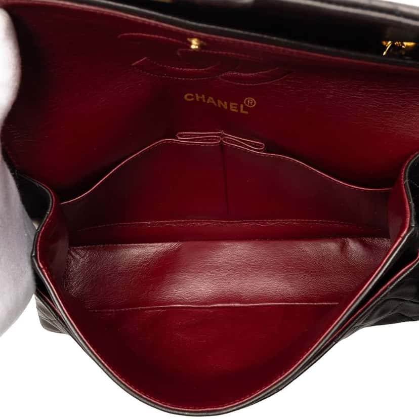 Chanel Medium Classic Lambskin Double Flap Black Leather Good condition - Model View