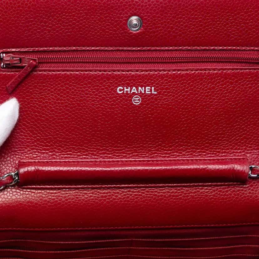 Chanel CC Quilted Caviar Wallet on Chain Red Leather Good condition - Model View