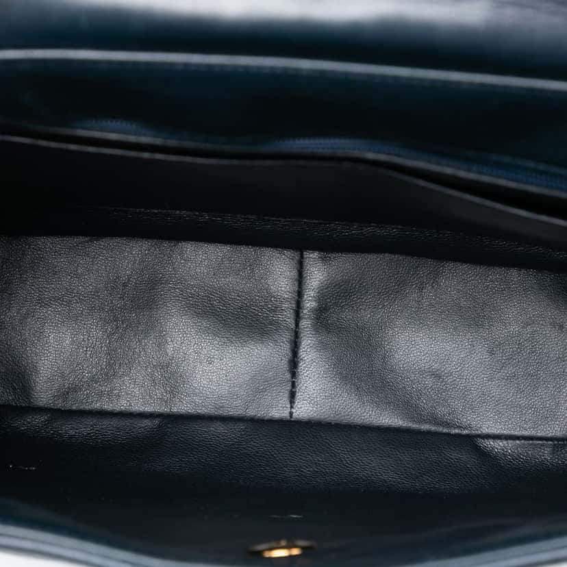 Chanel CC Quilted Lambskin Flap Tote Blue Leather Good condition - Model View