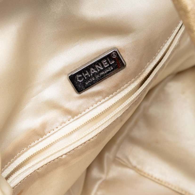 Chanel CC Metallic Lambskin Hobo Gold Leather Good condition - Box View