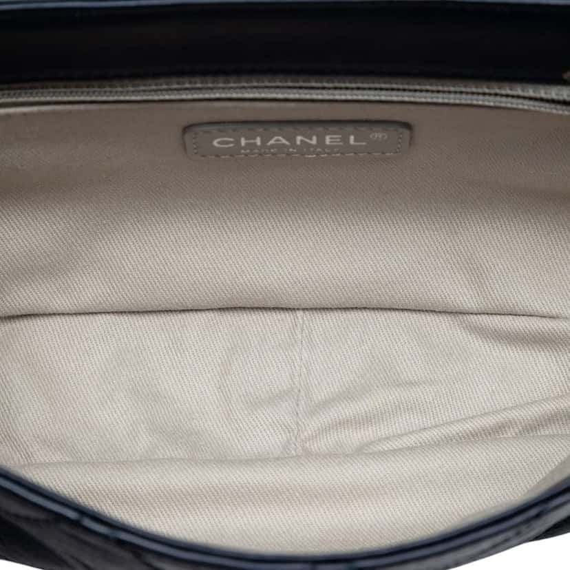 Chanel Medium Quilted Tricolor Lambskin Country Chic Flap Blue Leather Good condition - Model View