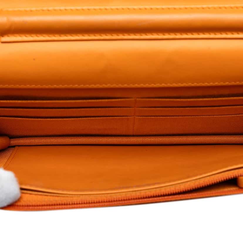Chanel CC Quilted Patent Wallet on Chain Orange Leather Good condition - Model View