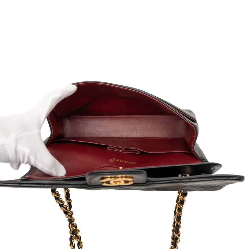 Chanel Medium Classic Lambskin Double Flap Black Leather Good condition - Model View