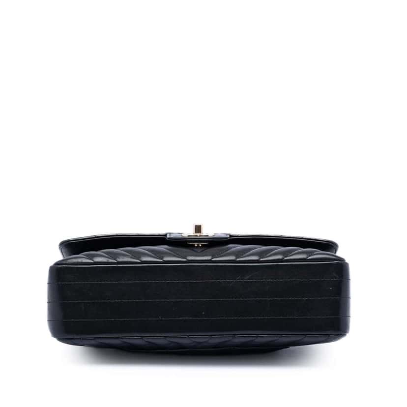 Chanel Medium Classic Chevron Lambskin Double Flap Black Leather Good condition - Inside View