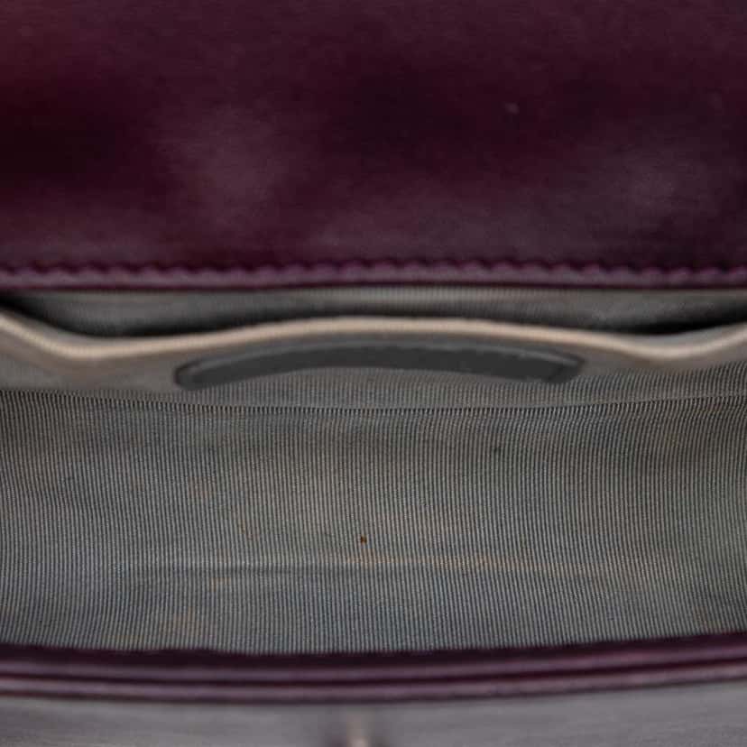 Chanel Small Quilted Velvet Boy Flap Purple Velvet Good condition - Model View