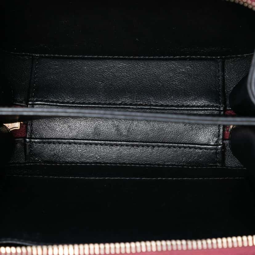 Chanel Small Bicolor Caviar CC Filigree Vanity Case Red Leather Good condition - Model View