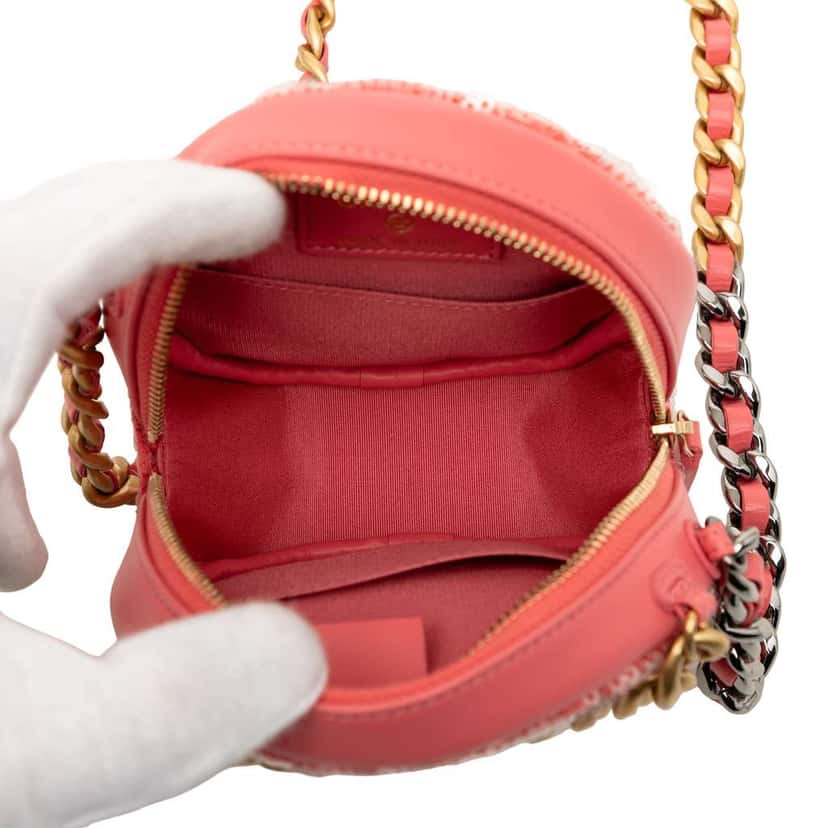 Chanel Sequin Lambskin 19 Round Clutch With Chain Pink Leather Good condition - Model View