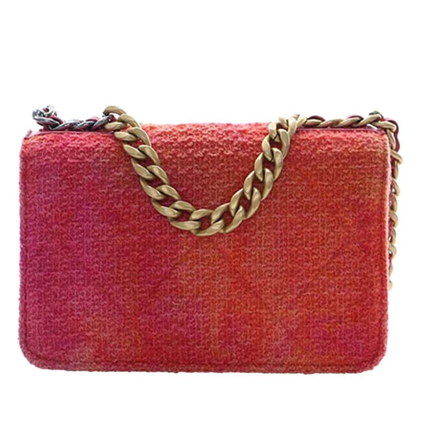Chanel Tweed Ombre 19 Wallet On Chain Pink Tweed Good condition - Model View