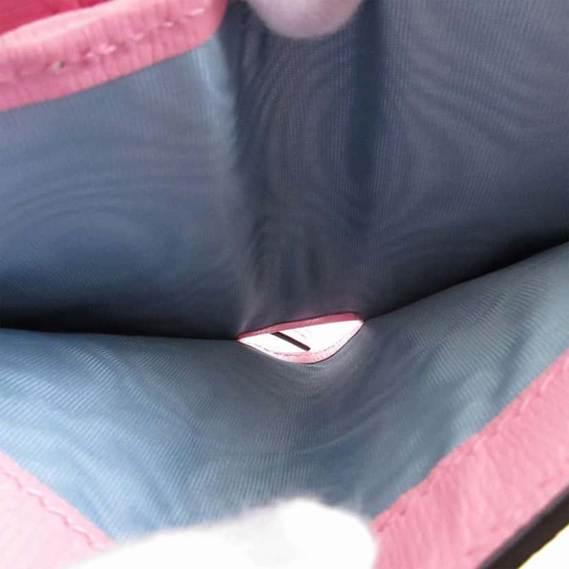 Gucci BNF Textured Dollar Calfskin Bananya Print Bifold Wallet. Pink Leather Very good condition - Model View