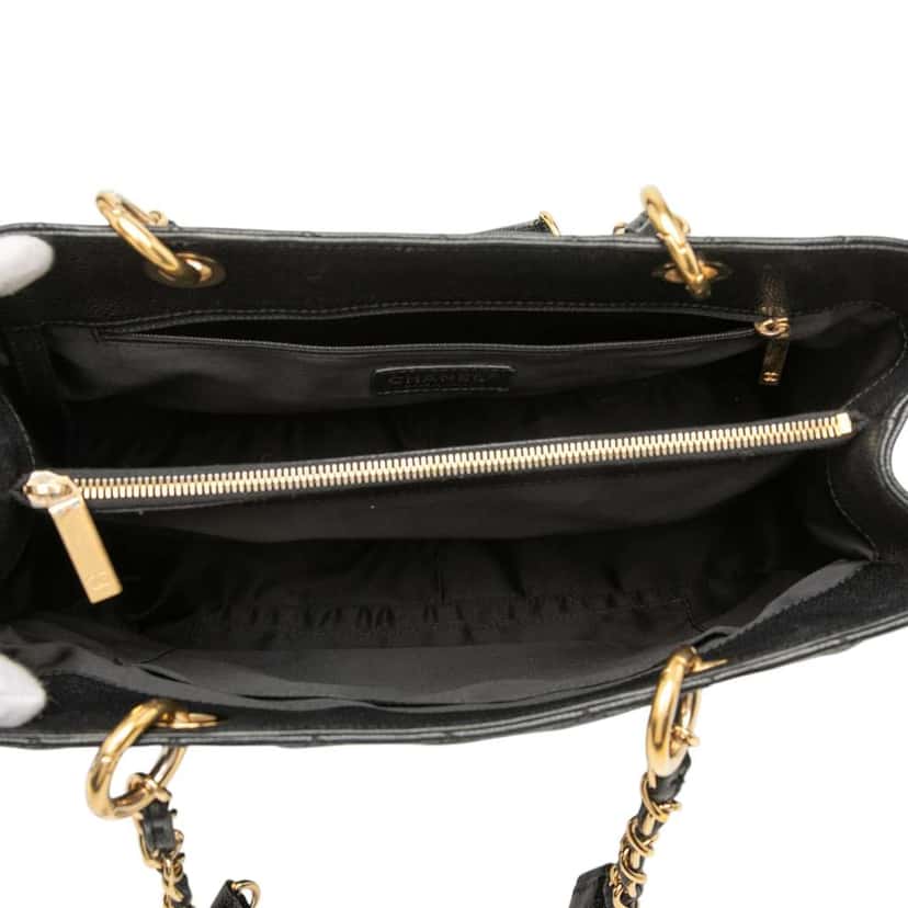 Chanel Caviar Grand Shopping Tote Black Leather Good condition - Model View