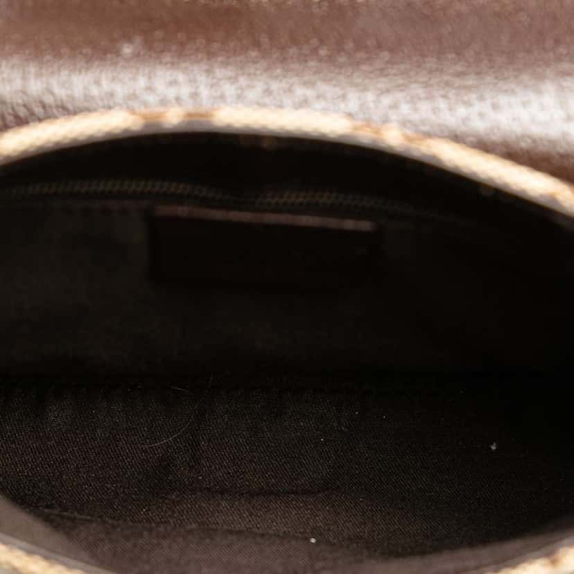 Gucci GG Canvas Belt Bag Beige Good condition - Model View